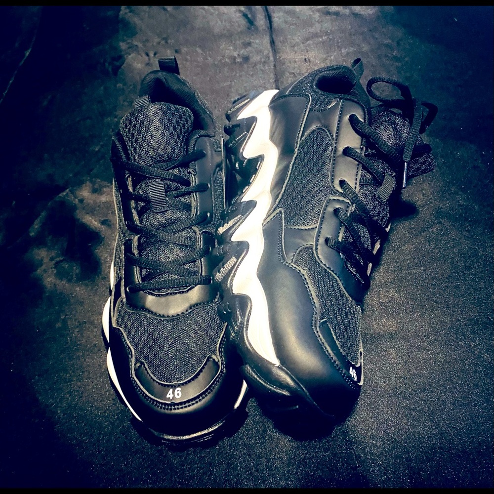 Men’s 12 Black Smoke Sneakers!